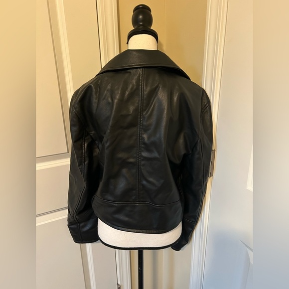 Divided Women's Black faux Leather Jacket with belt - Picture 4 of 5